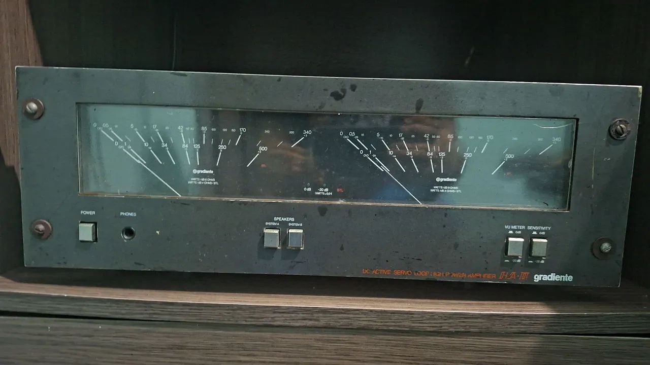 Amp HA II Gradiente, em perfeito estado de funcionamento, com marcas de uso.R$4000,00