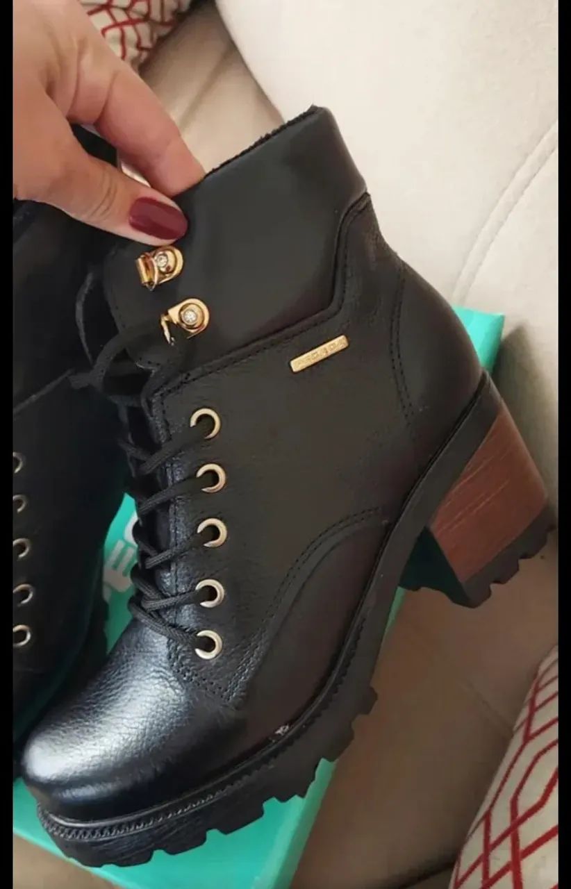 Bota pegada 