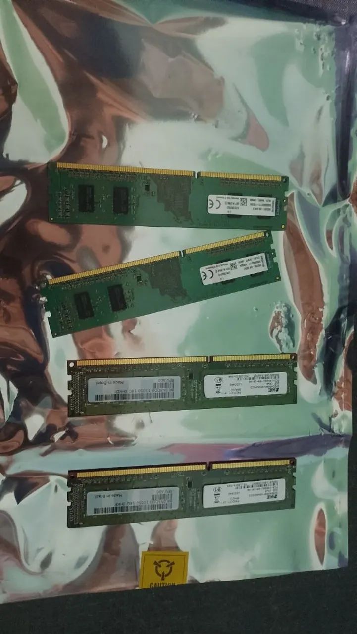 Memórias DDR3 2GB - Smart e Kingston (8GB total)