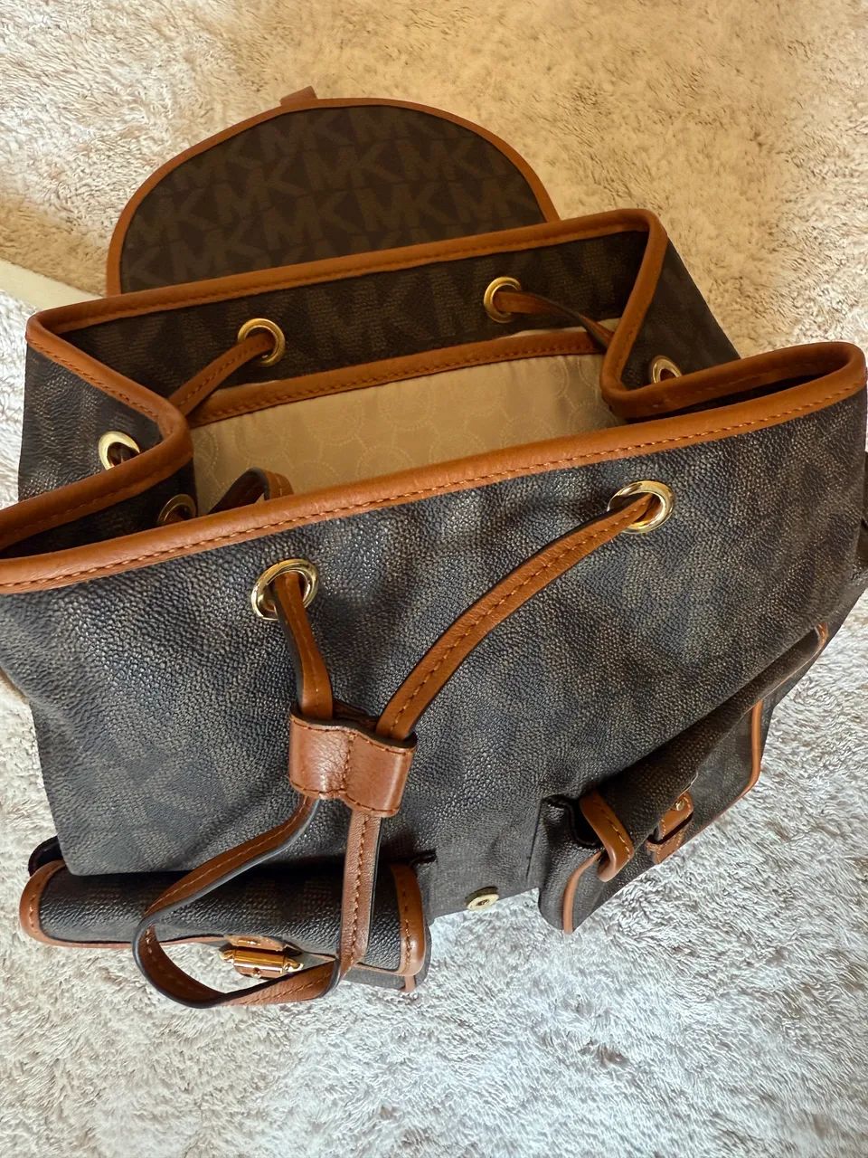 Mochila Michael Kors - pouquíssimo usada - Foto 4