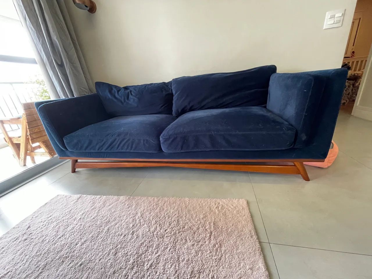 Vendo sofá azul super estiloso - Foto 3