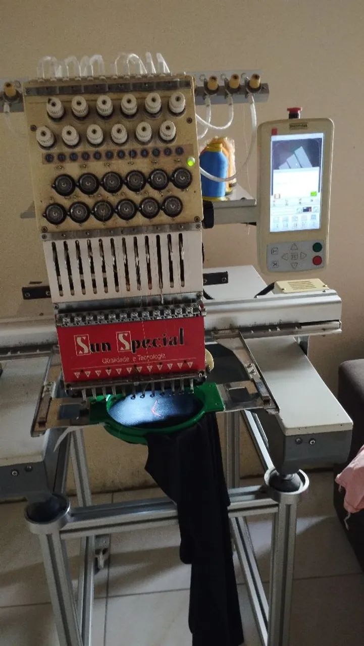 Máquina de bordado industrial  - Foto 4