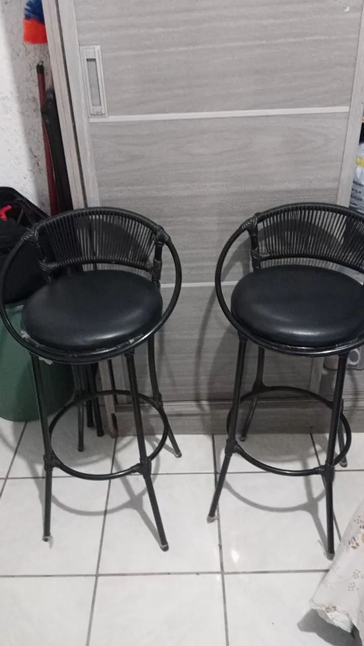 Mesa e banquetas - Foto 2