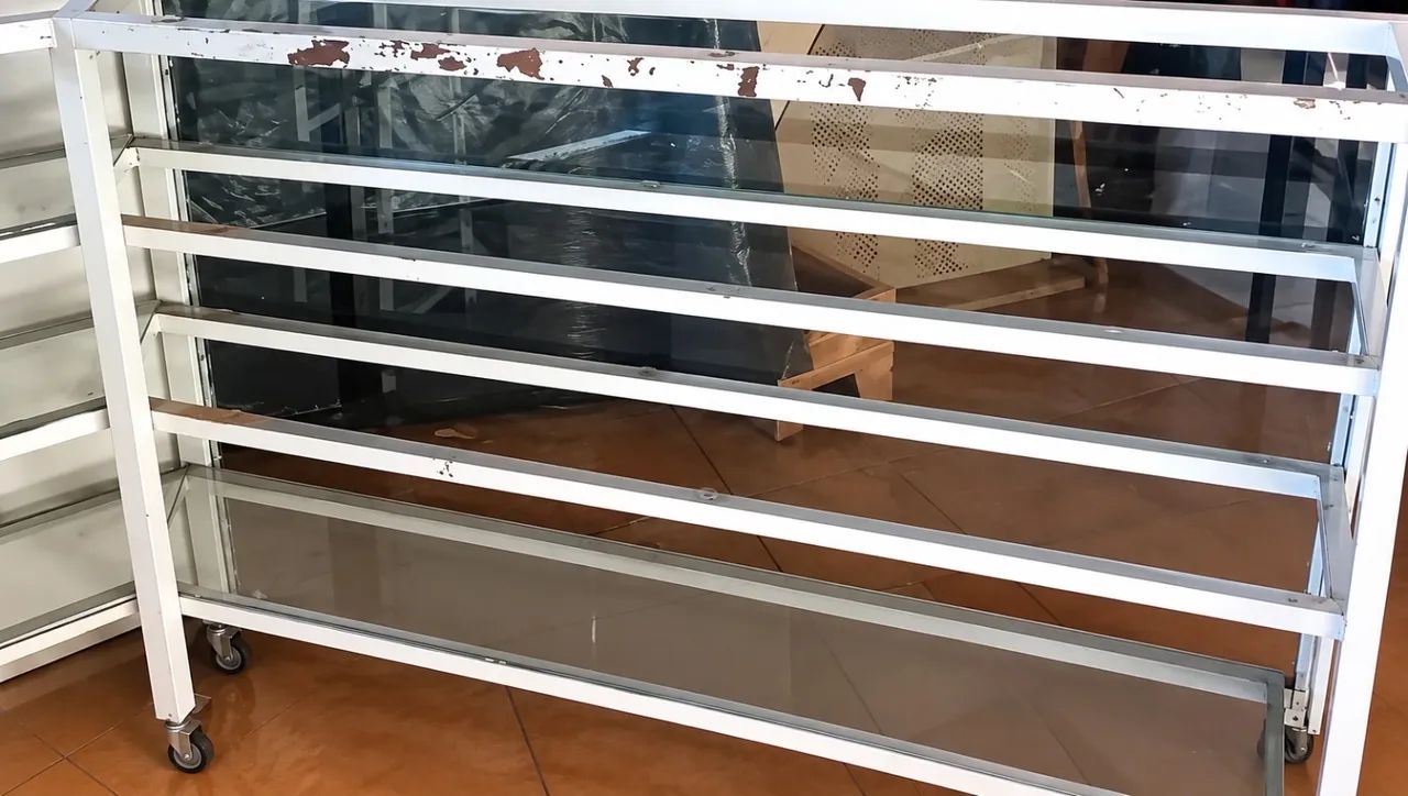 Balcão de Loja em Vidro e Expositor de Tecido - Foto 2