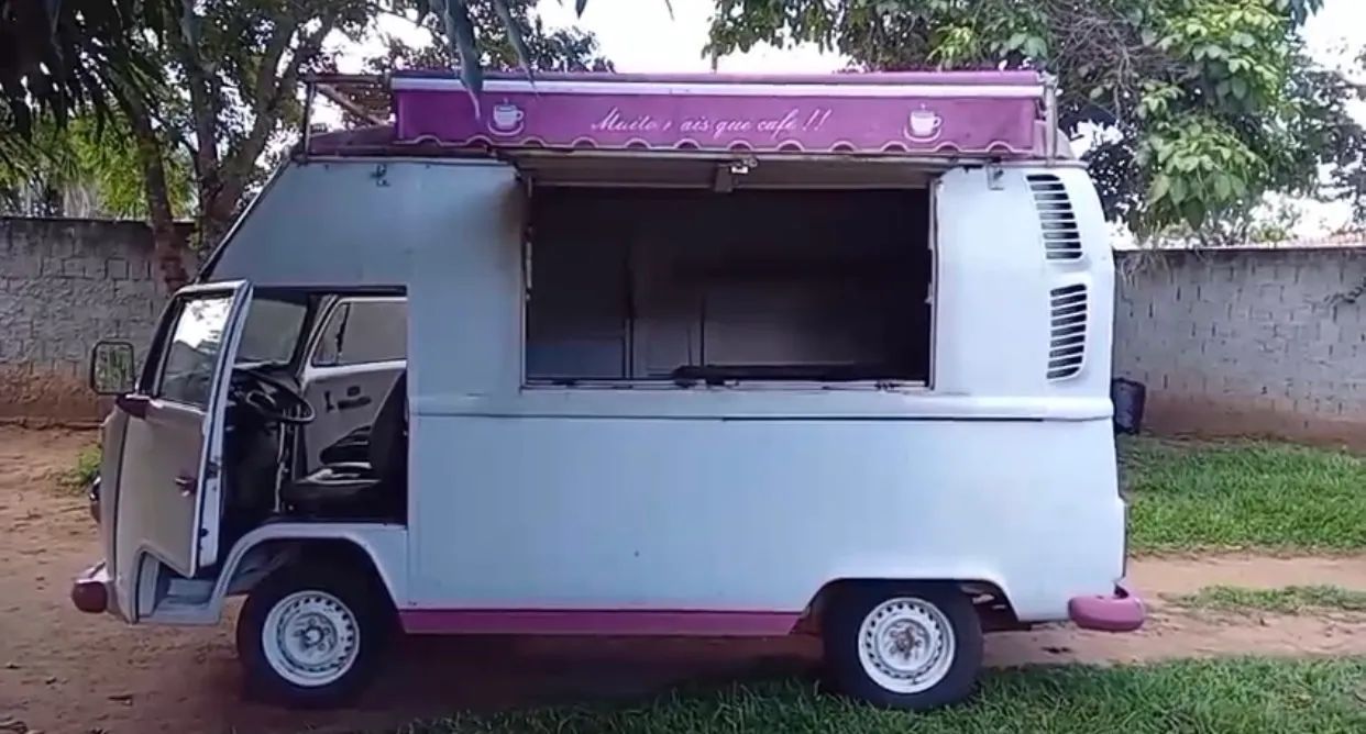 Volkswagen Kombi Furgão (álcool) 2004
