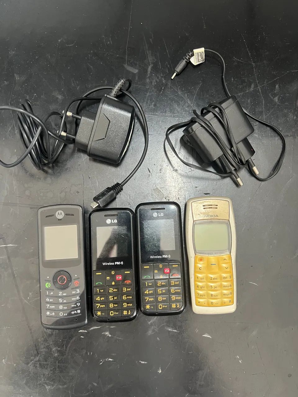 Lote de 4 celulares antigos funcionando  - Foto 2
