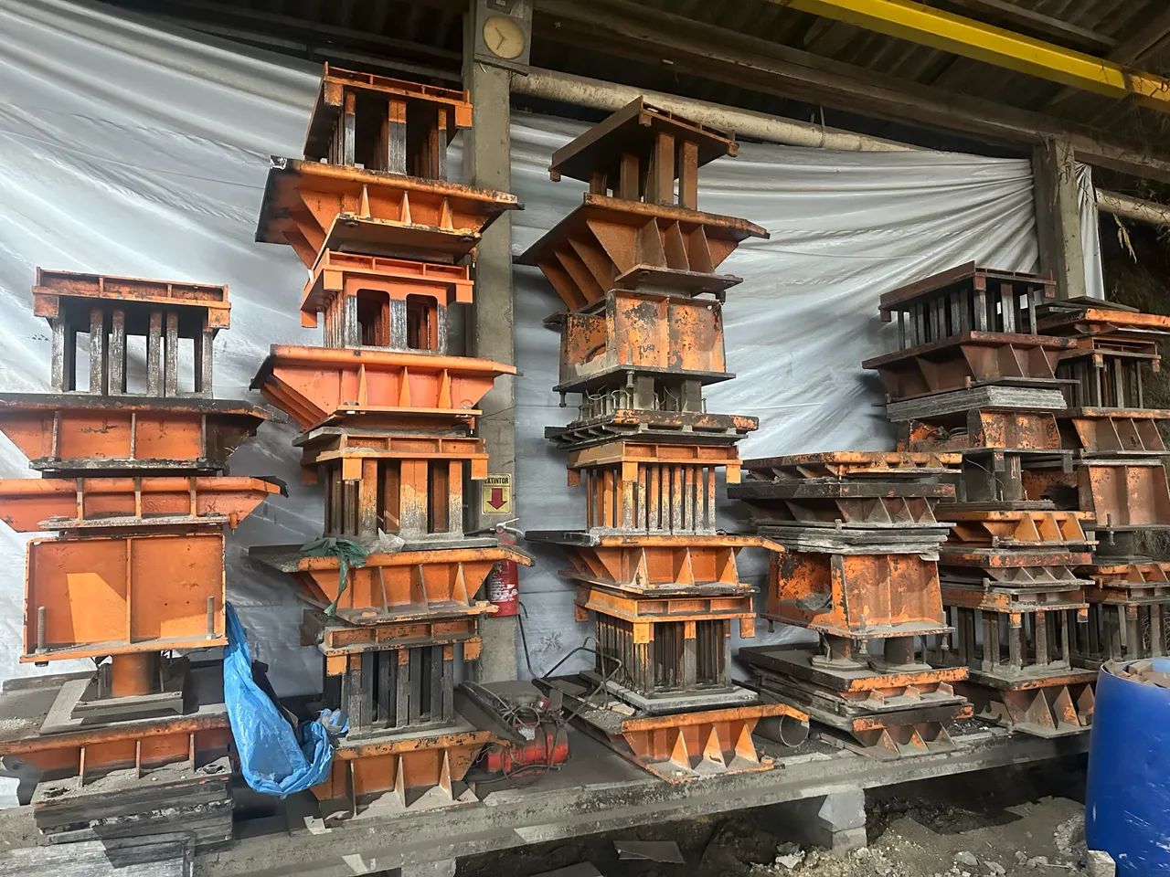 Máquina para produção de Blocos e Pavers COM FORMAS! - Foto 4