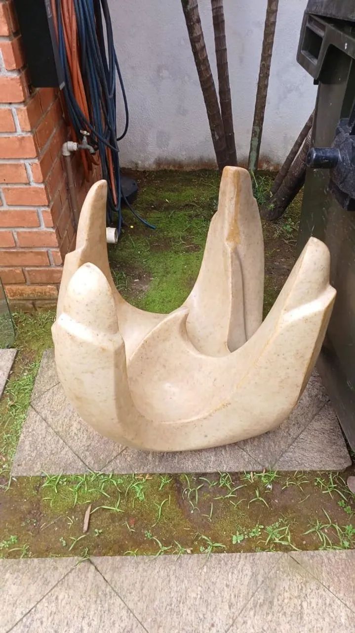 Mesa para 8 cadeiras com base Rústica e vidro temperado