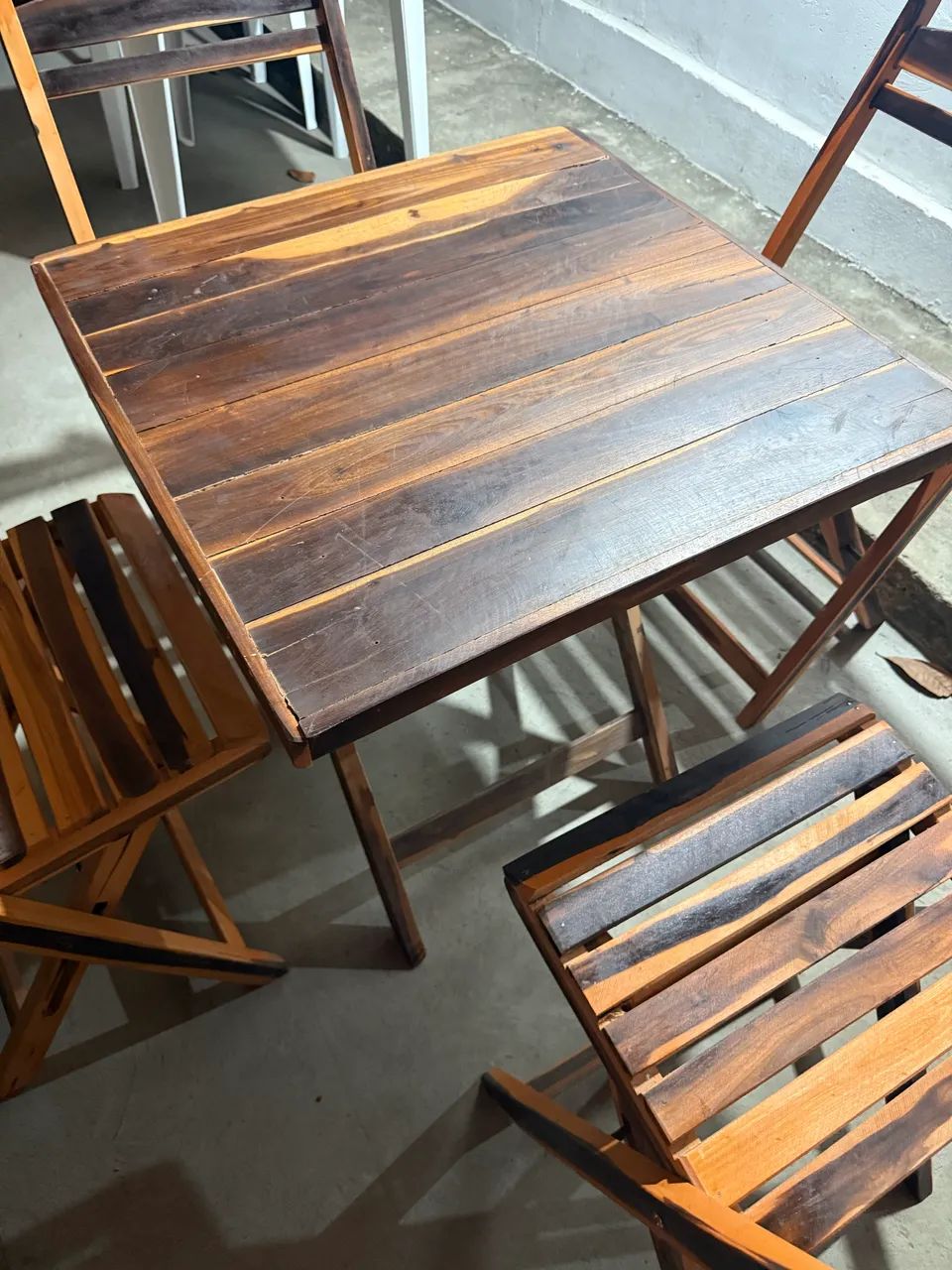 Vendo Mesa com 4 cadeiras  - Foto 2