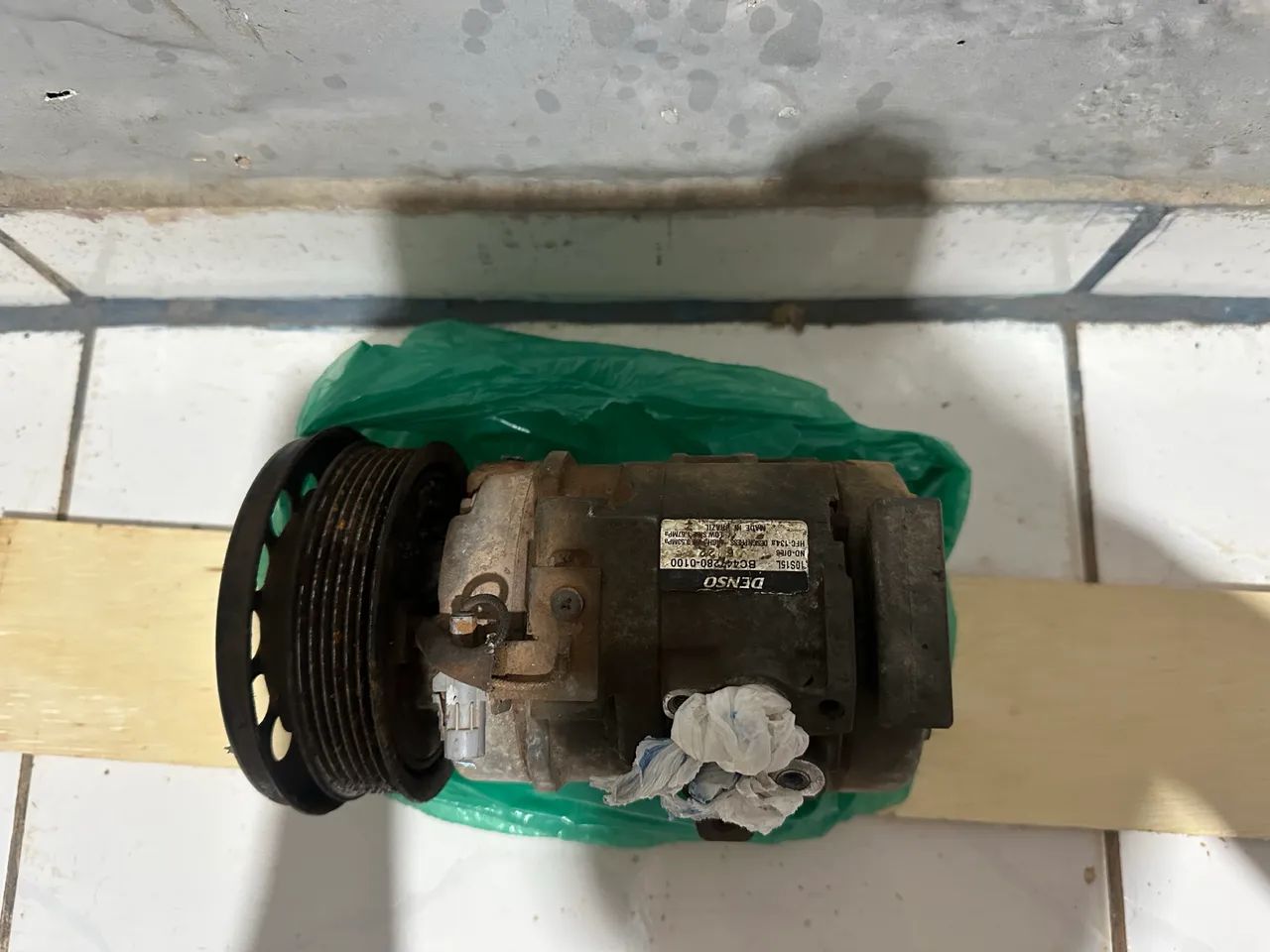 Compressor de ar-condicionado do Corolla 2013 original - Foto 4