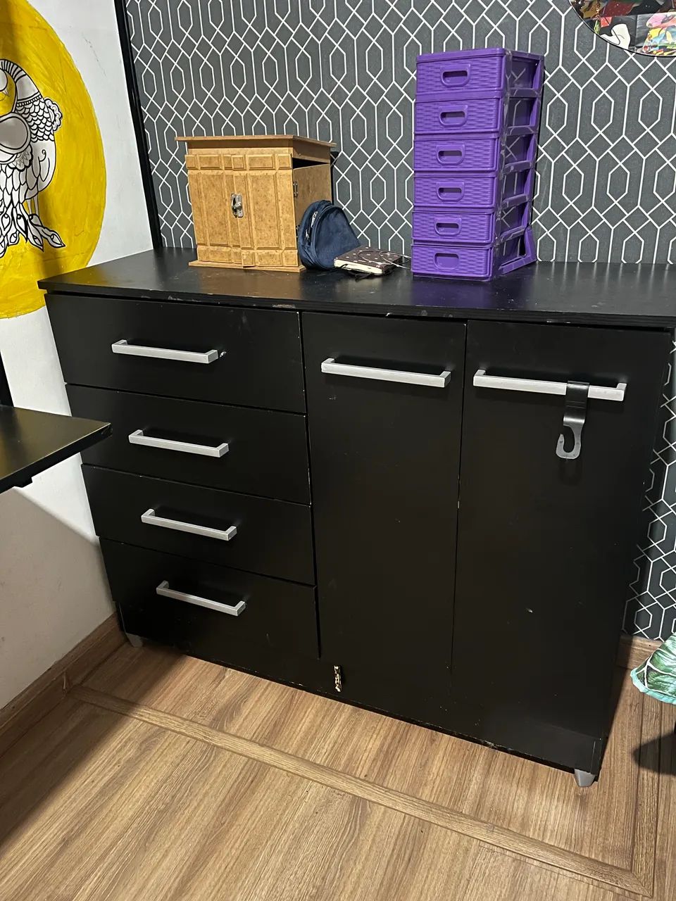 Cômoda com gaveta 