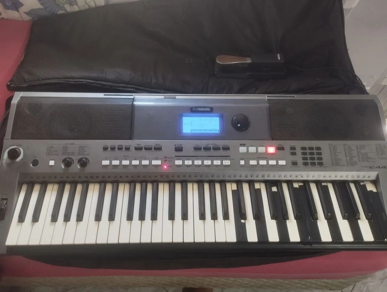 TECLADO UAMAHA PSR E443 