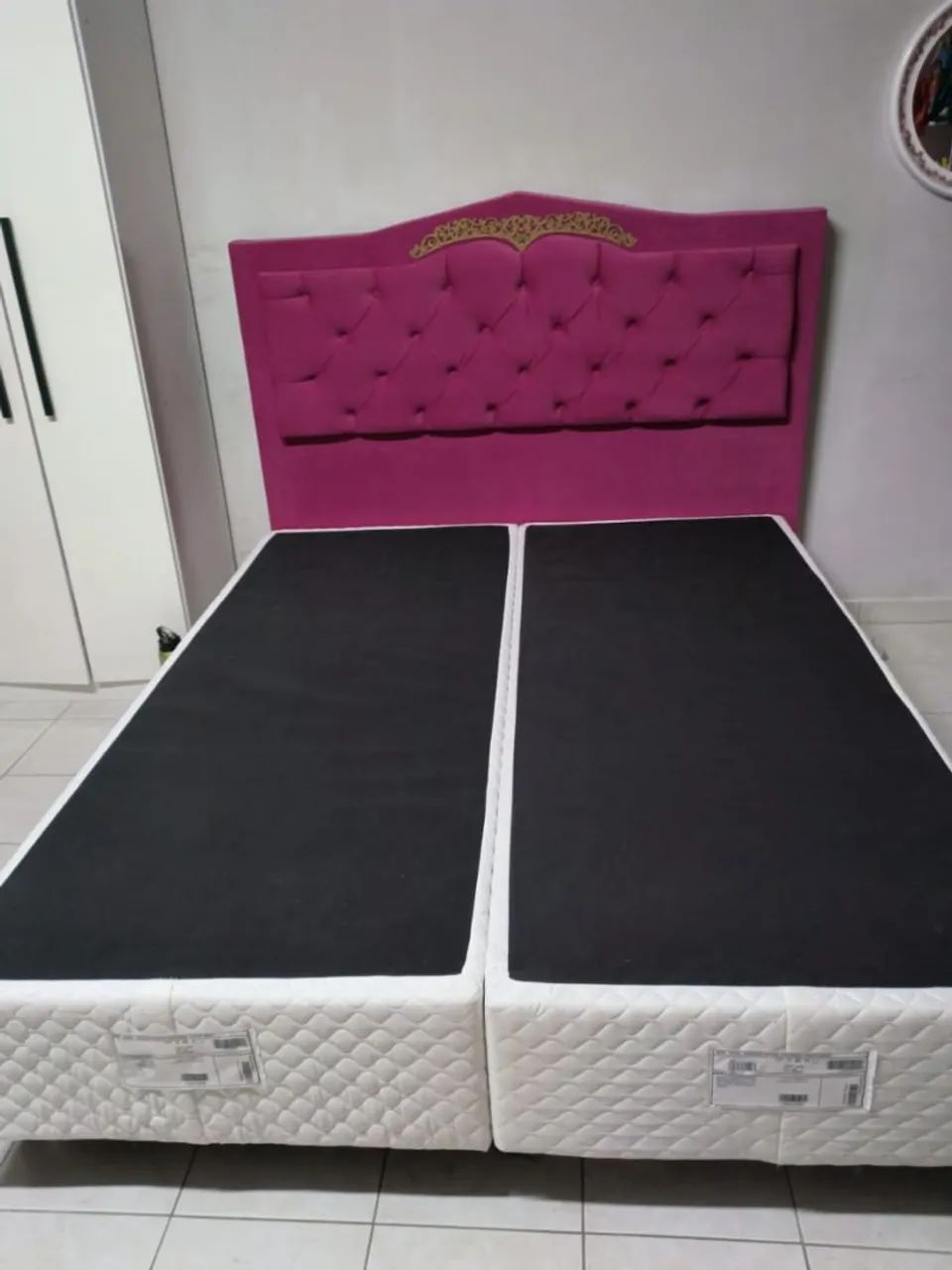 Cabeceira luxo rosa e box Queen bordado