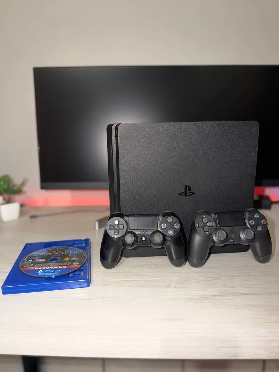 PS4 Slim + 2 Controles - Foto 3