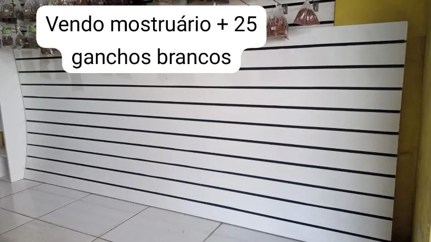Mostruário com 25 ganchos  novinho 
