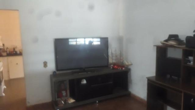 Casa na Av comercial no B, de Lourdes