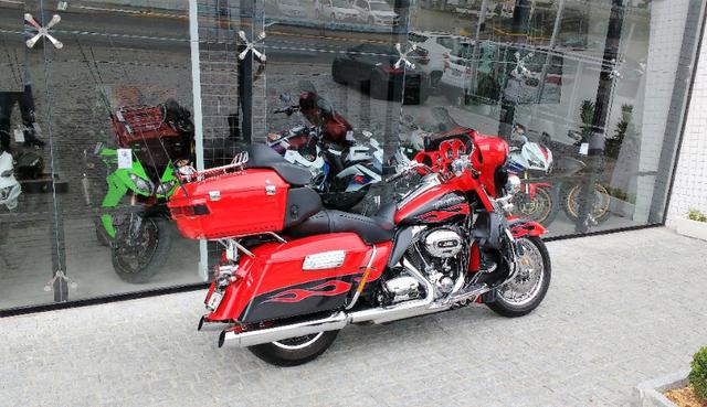 Electra Glide Ultra Classic CVO Flhtcu - Foto 3