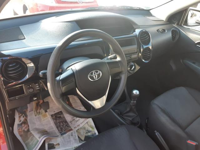 Toyota Etios Sedan 1.5 flex, completo, único dono, novo - Foto 4