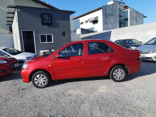 Toyota Etios Sedan 1.5 flex, completo, único dono, novo - Foto 3