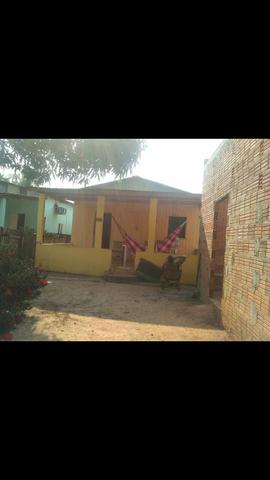 Vende-se uma casa