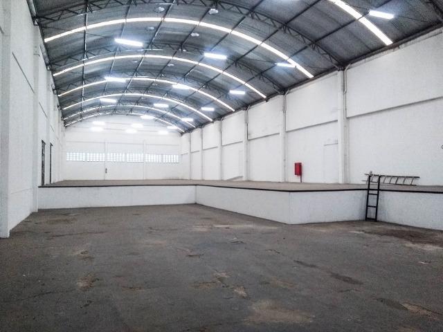 Galpão BR 116, rua Lateral, 1.000m² construído, escritório, doca, banheiro, Aluguel - Foto 10