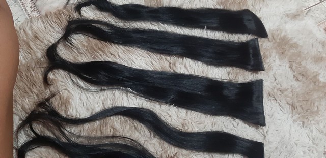 Vendo 200 gramas de cabelo liso 60 cm  - Foto 3