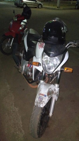 VENDO UMA CB BRANCA