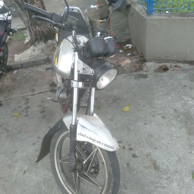 VENDO UMA SUZUKI YES