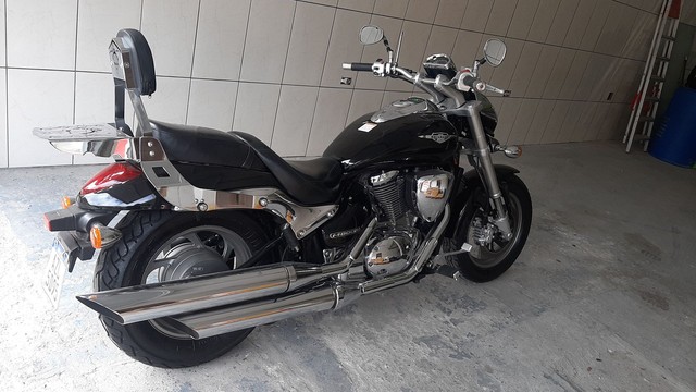 MOTO SUZUKI BOULEVARD MR 800