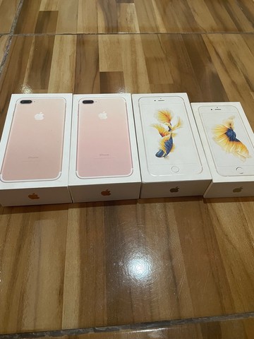 4 caixas de iPhones 