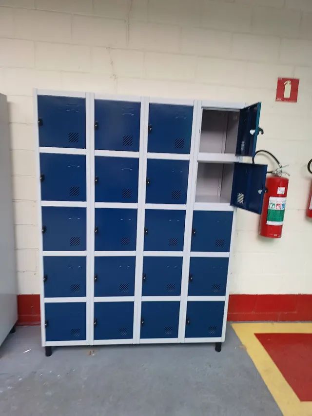 Vendo armário de aço guarda volumes com 20 portas.( só novos  )Lê a Descriçãoo 