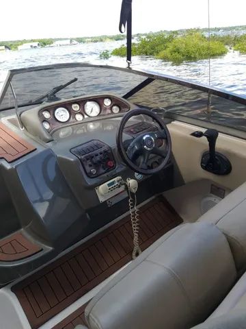 Lancha Regal com 27 pés cabinada com motor 2020.  - Foto 3