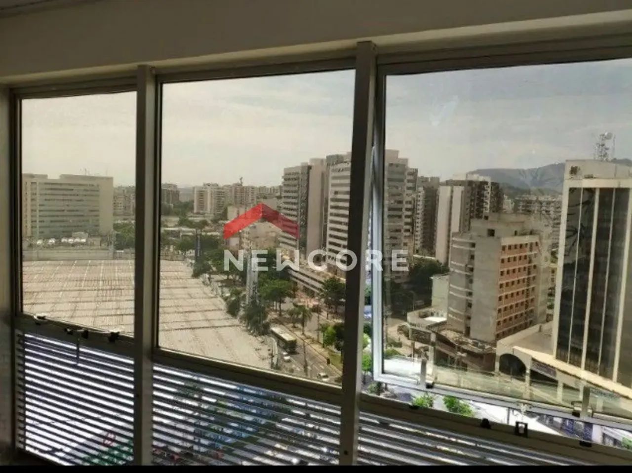 Sala comercial em Avenida Dom Hélder Câmara Engenho de Dentro Rio