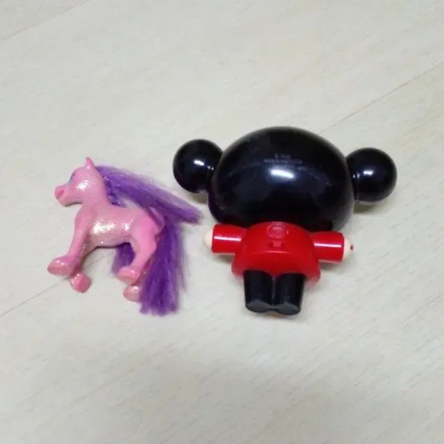 Boneco Chines e um Cavalinho Rosa Pequeno - Foto 2