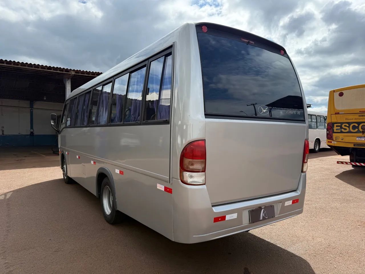 Microônibus volare W8 ano 2011 com 28 Lugares motor MWM com bomba em cascavel,PR - Foto 4