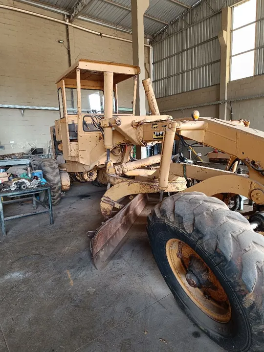 Motoniveladora Huberwarco 140