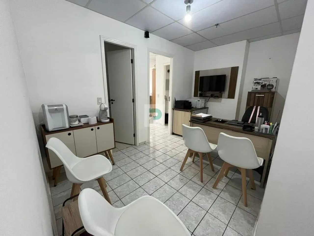 Sala Comercial para Venda em Mogi das Cruzes, Centro, 2 banheiros, 1 vaga
