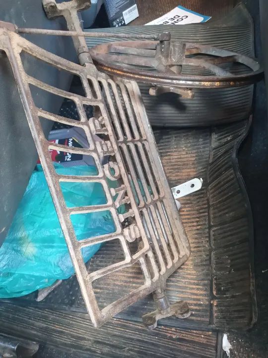 Peça antiga de máquina de costura Singer - Foto 2