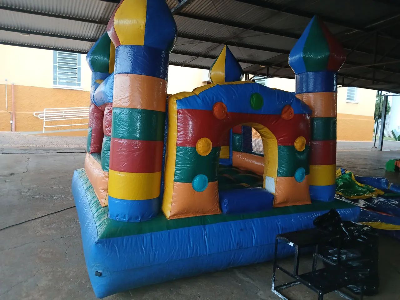 Vendo Castelinho pula pula om motor