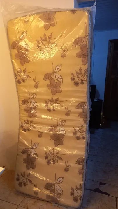 Cama de casal com espuma D33