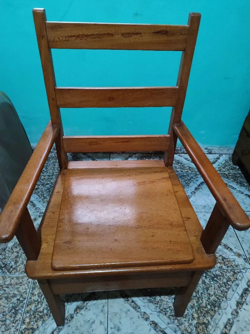 Vendendo cadeira com orifício - Sem uso. - Foto 2