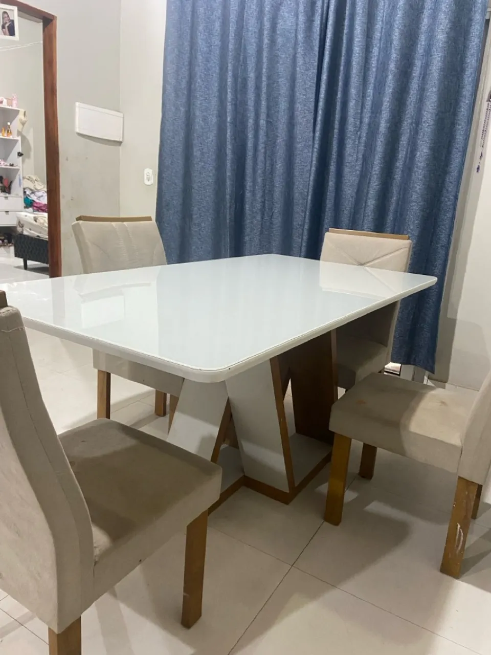 Mesa de Jantar com 4 cadeiras