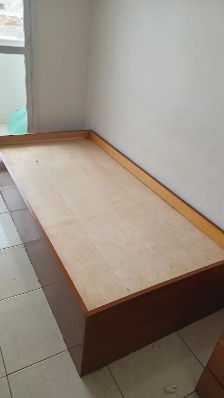 Cama turca de solteiro ( madeira mogno)