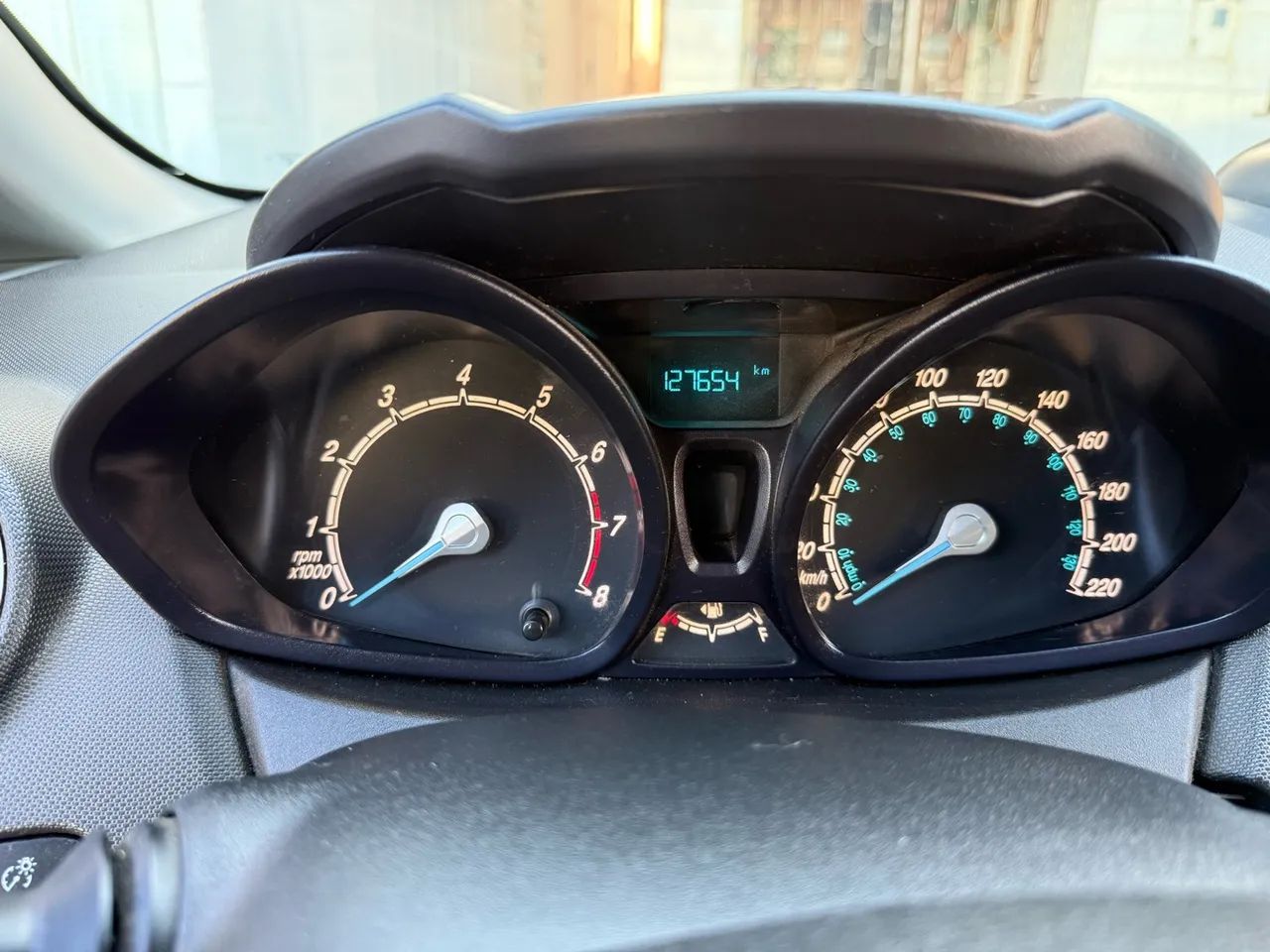 Ford Fiesta Hatch 1.6 manual - Foto 5
