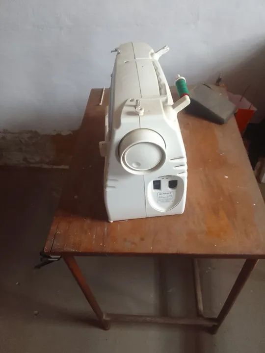 Máquina de Costura Singer