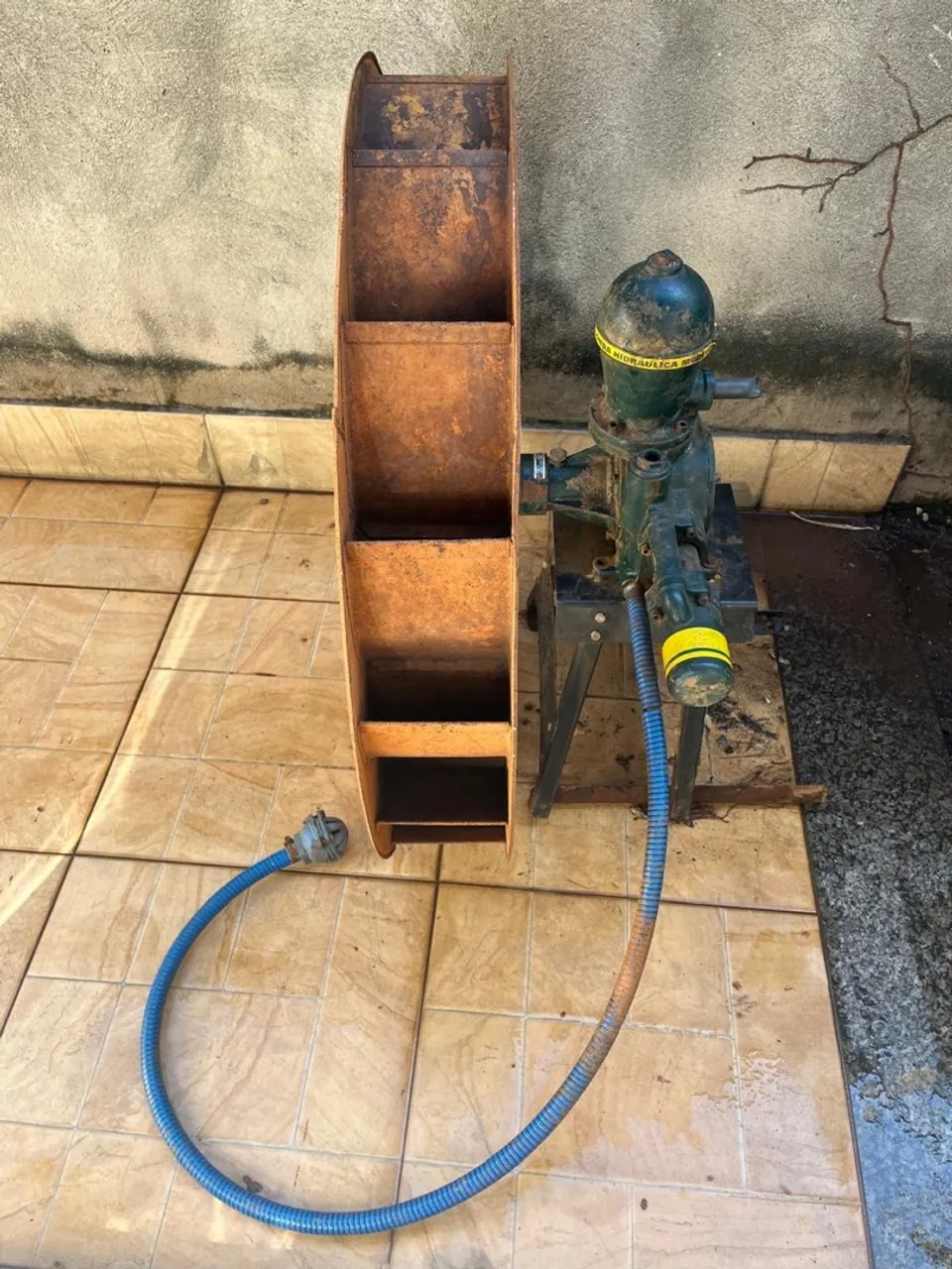 Roda d'água para irrigação com bomba