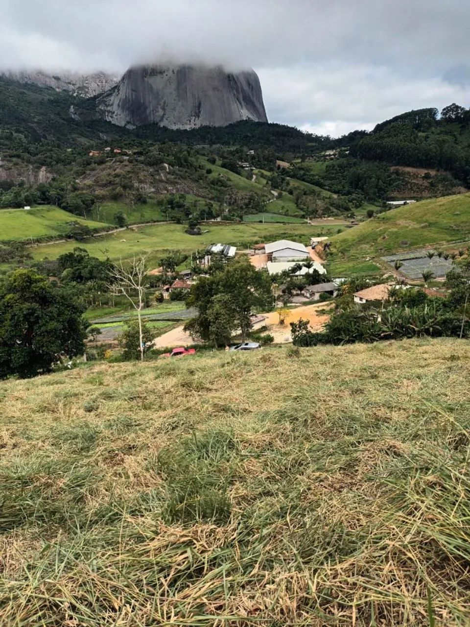 Vendo terreno de frente a pedra azul