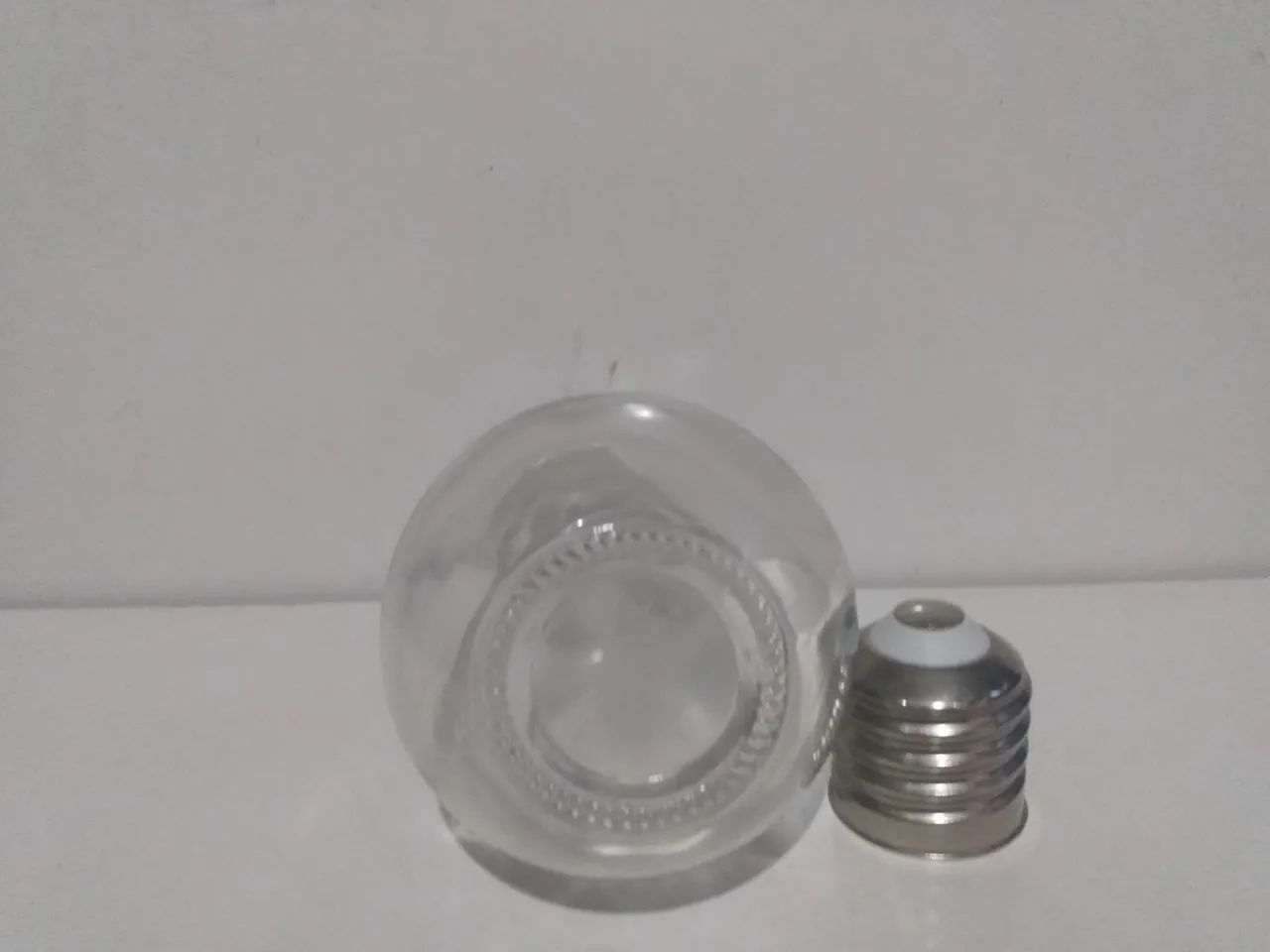 Garrafa de vidro em formato de lâmpada - Foto 4