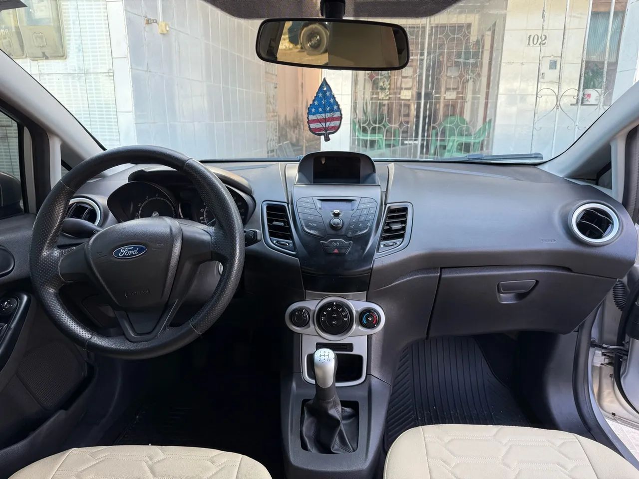 Ford Fiesta Hatch 1.6 manual - Foto 4