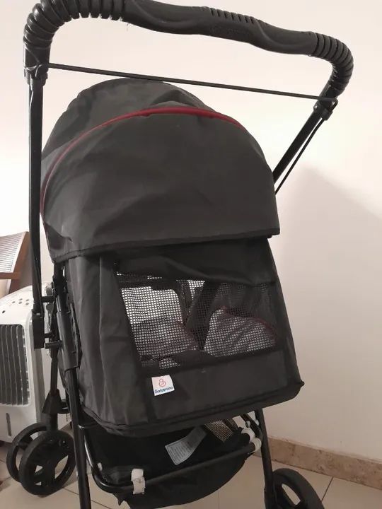 Carro de Bebê Dobrável Preto em Perfeito Estado de Conservação - Foto 5